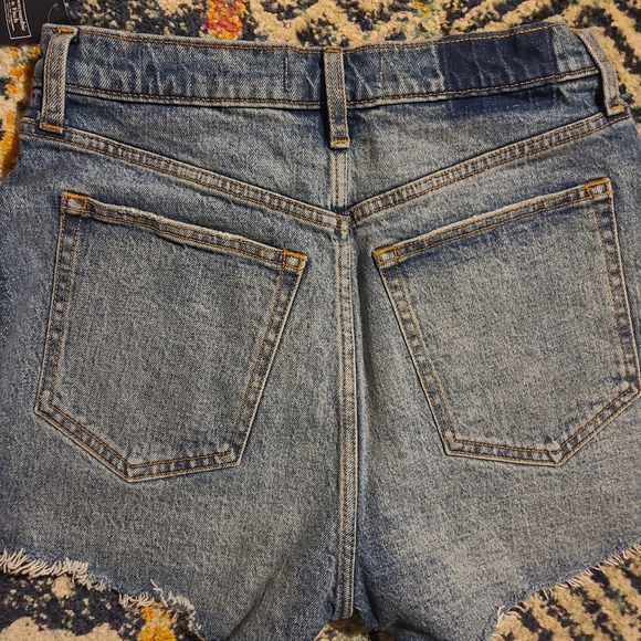 Two Abercrombie SHORTS - Picture 3 of 5